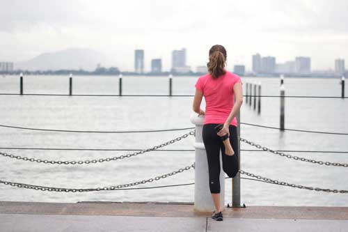 Standing quadriceps stretch