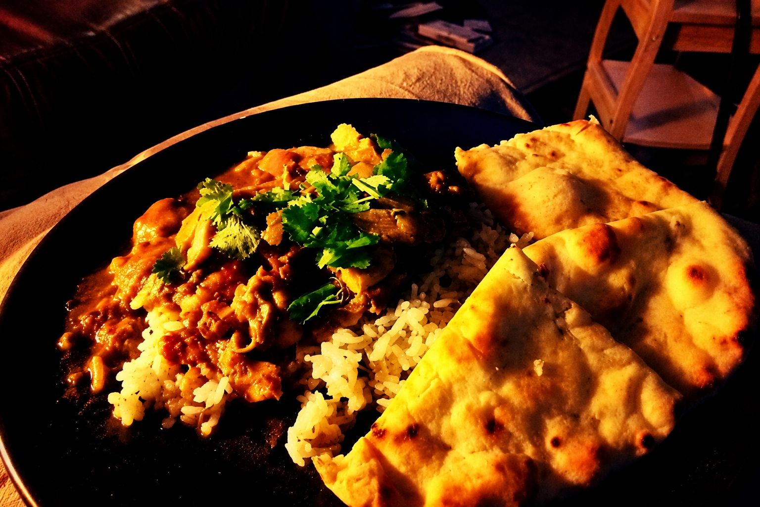 Chicken vindaloo with tomato sauce and warm spices