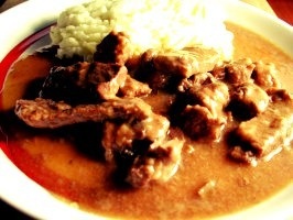 cube steak and mushroom gravy served from the slow cooker