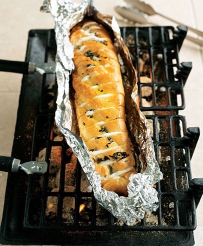 grilled cheesy garlic bread with mozzarella and thyme