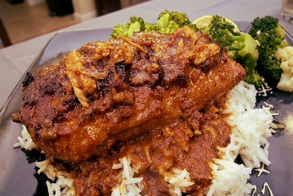 slow cooker peanut chicken bowls served from the slow cooker