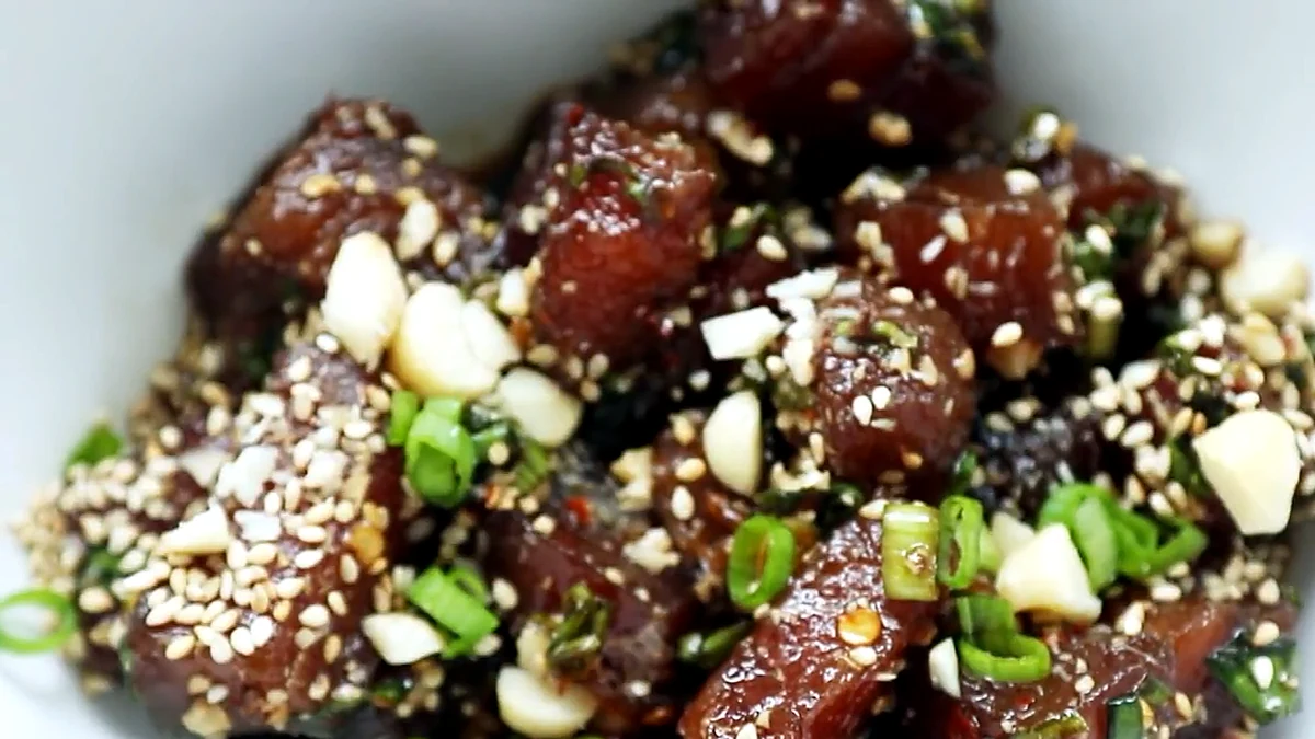chilled ahi poke close up with sesame seeds and macadamia nuts