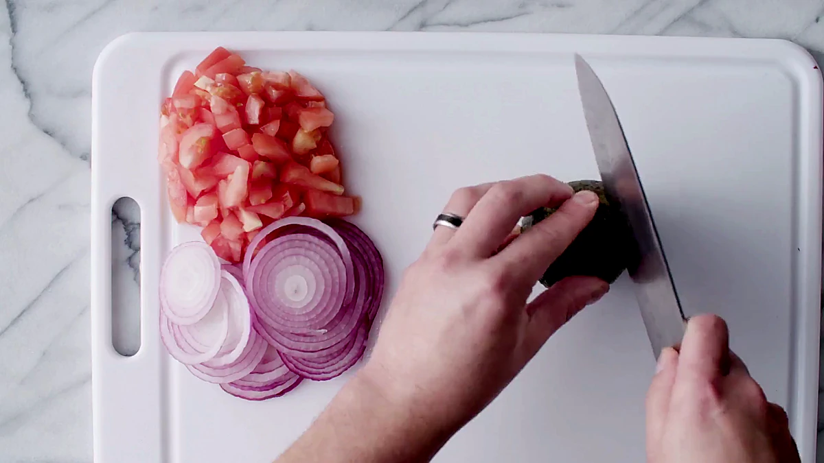 Red onion sliced into thin rings