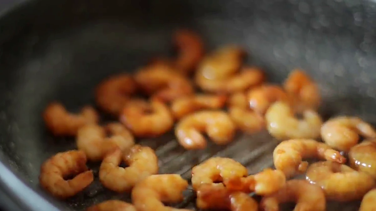Shrimp grilled in the pan