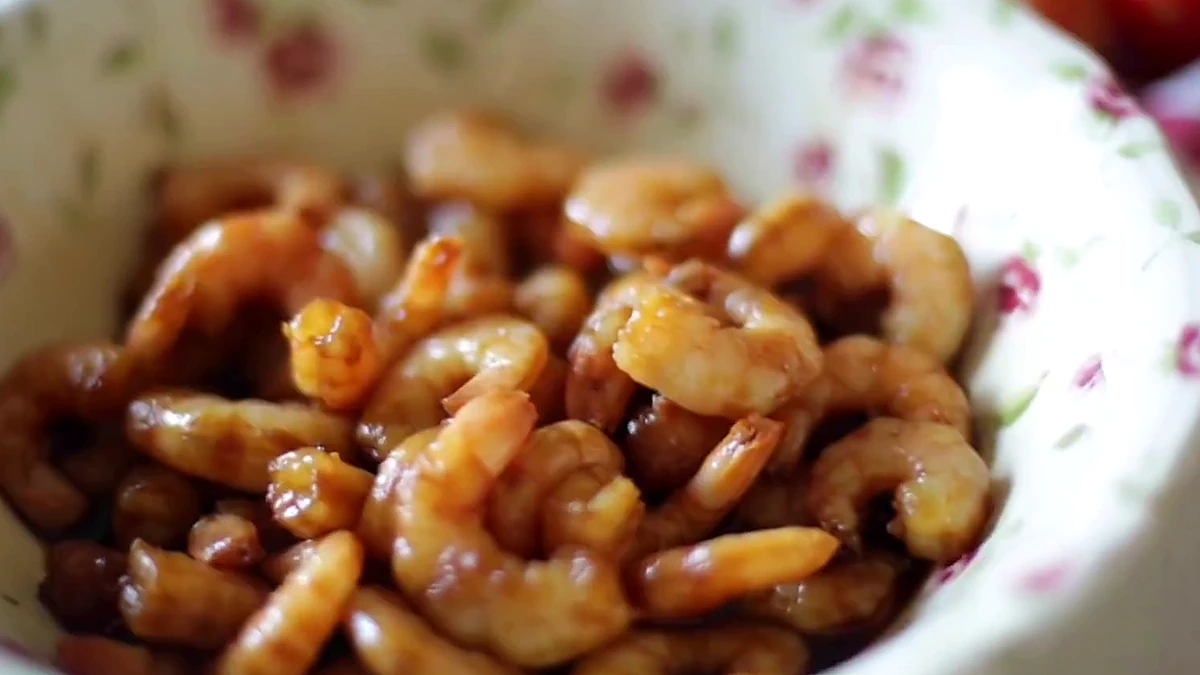Shrimp mixed with soy sauce in a bowl