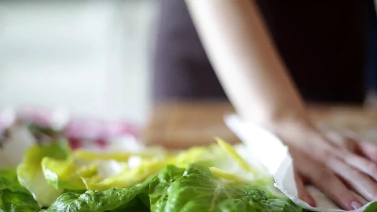 Romaine lettuce dried on a towel