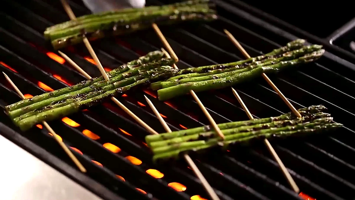 Charred asparagus spears on the grill
