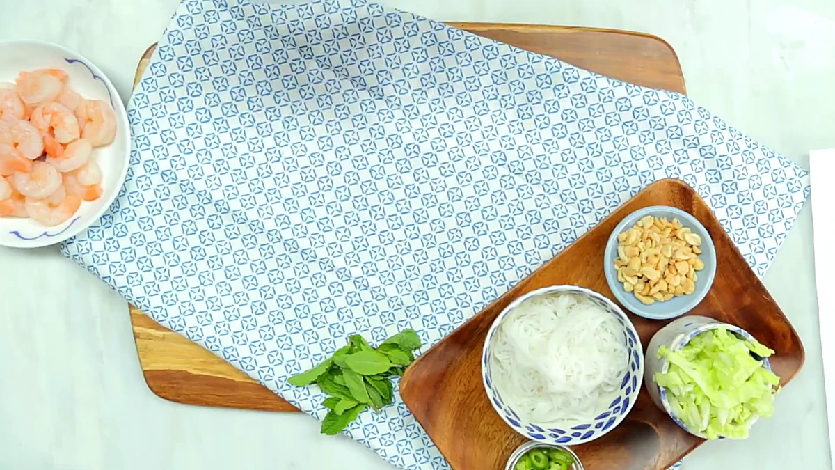 Rice paper and fillings for shrimp summer rolls