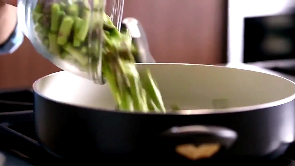 Asparagus added to hot oil