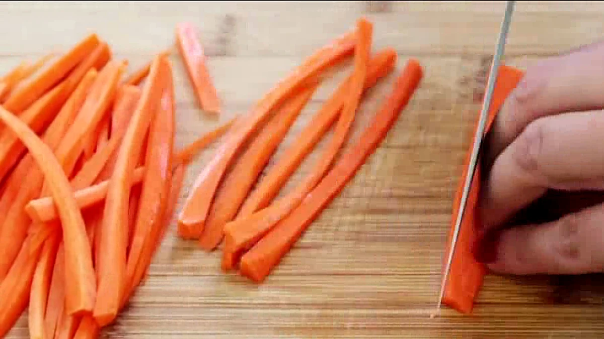 Carrot matchsticks for lettuce wraps