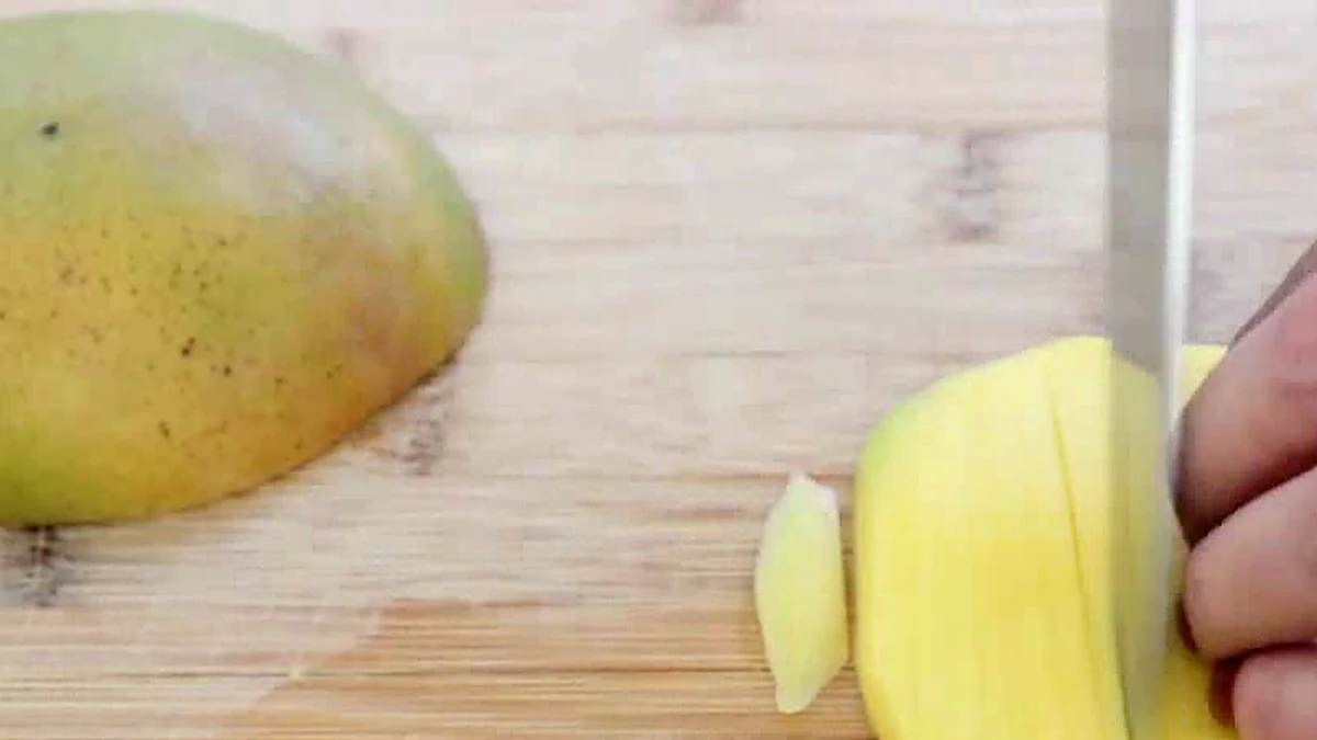 Mango sliced for shrimp lettuce wraps