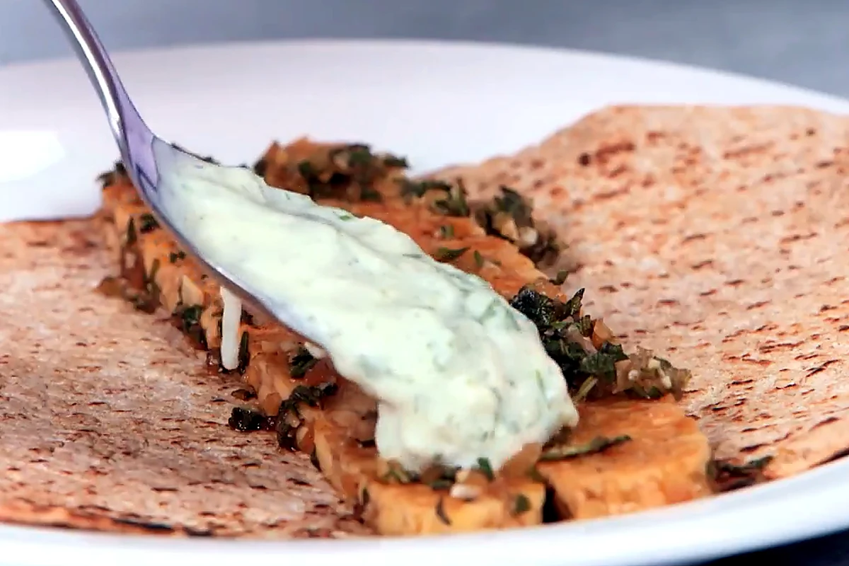 Close view of tzatziki sauce over tempeh