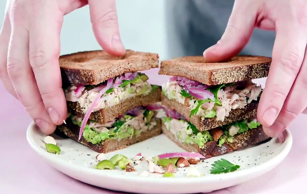 Cut tuna avocado sandwich with pickled onions